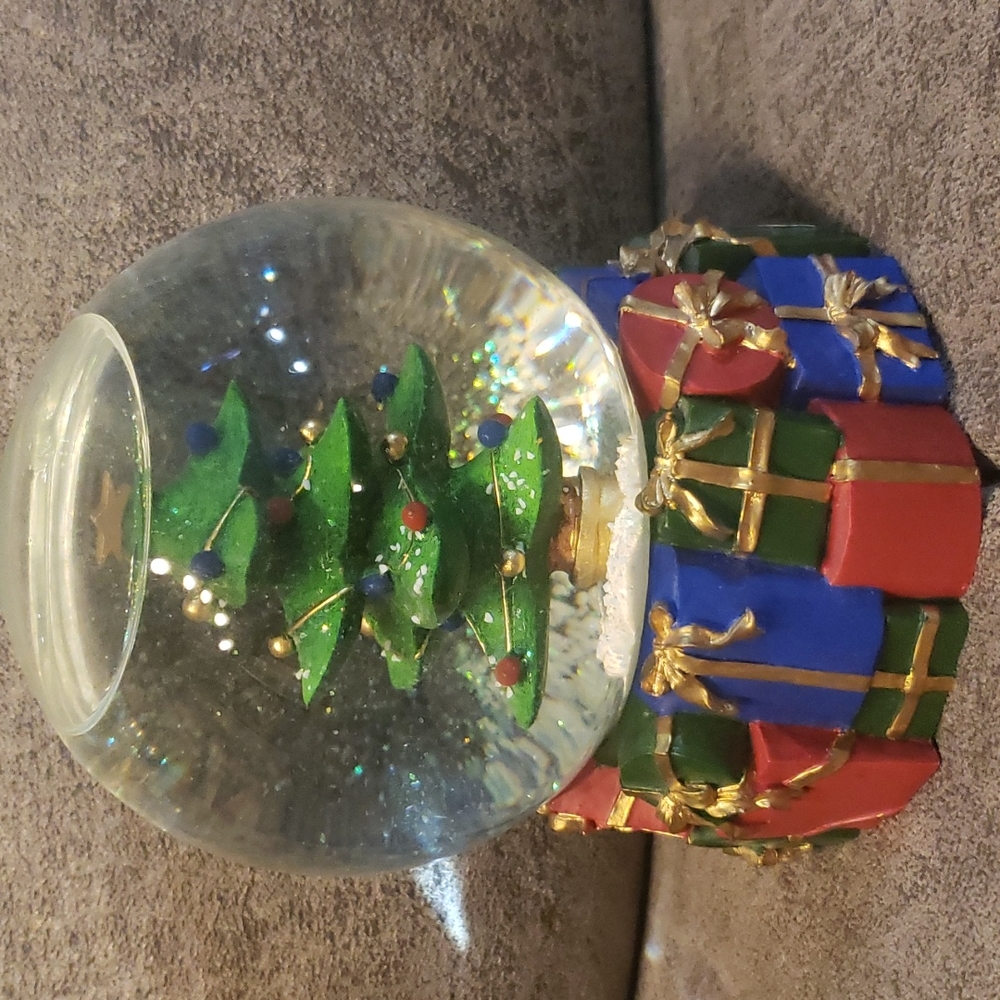 Christmas Tree Globe